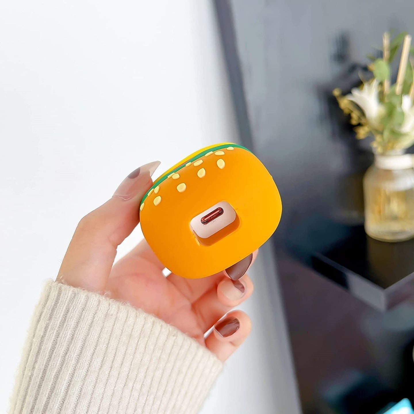 Burger 18W/20W iPhone Charger Cover – Playful Protection with Cute Design
